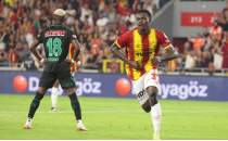 Göztepe'de Dennis ve Taha hareketliliği