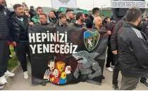 Kocaelispor taraftar�, TFF'ye siyah �elenk b�rakt�!