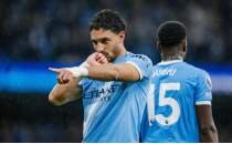 Manchester City, Arsenal'in peşini bırakmıyor!