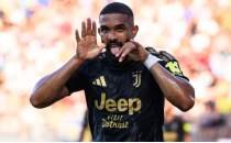 Juventus 3 puanla başladı