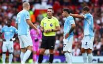 Manchester derbisinde hakem hatas� kabul edildi!