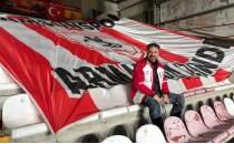 Yapt�rd��� 55 metrekarelik bayrakla t�m deplasmanlara gitti!