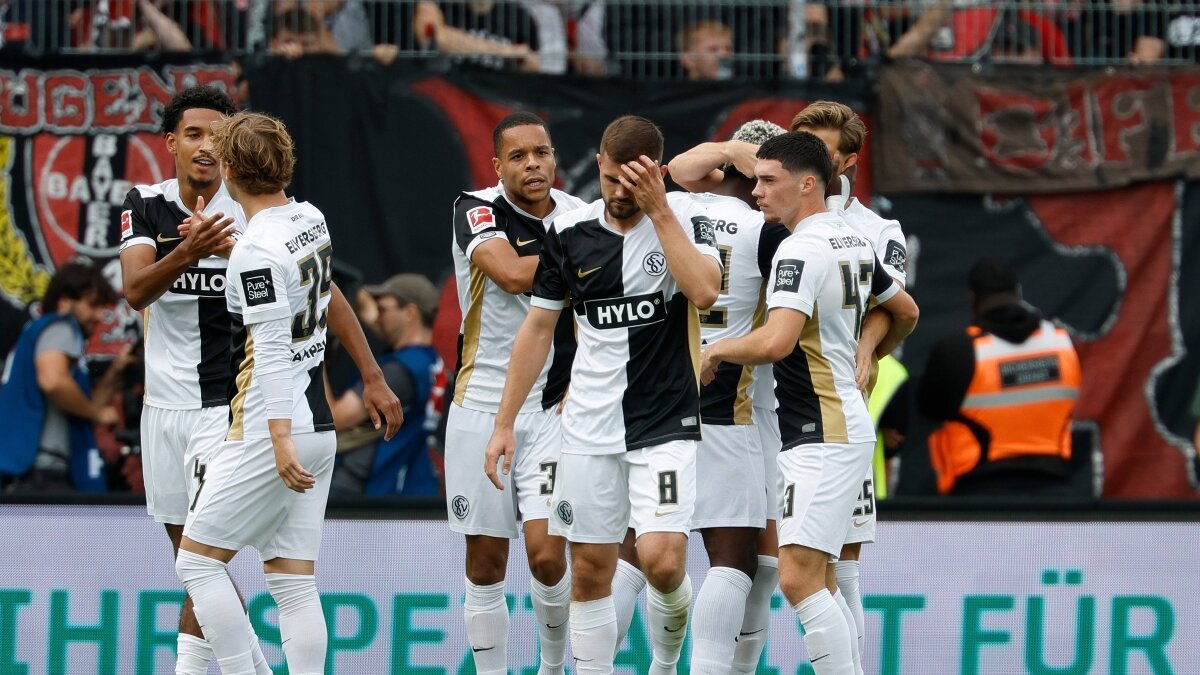 Bayer Leverkusen'e ilk hafta şoku!
