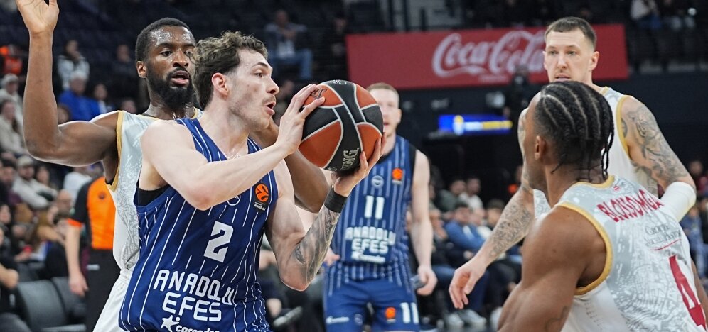 A.EFES EV�NDE KAYBETT�