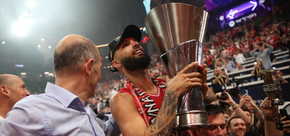 13 YIL SONRA �AMP�YON OLYMPIAKOS